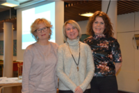 FOTO: Avisa Valdres. Sissel Torsvik fra NUBU sammen med kursholdere Olga Nyhus og Kari Mette Rognås.